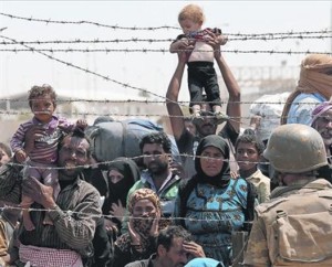 grupo-refugiados-sirios-aguarda-para-poder-cruzar-turquia-una-imagen-archivo-1434748106568[1]